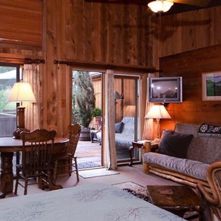River House Bed And Breakfast Nine Mile Falls 外观 照片